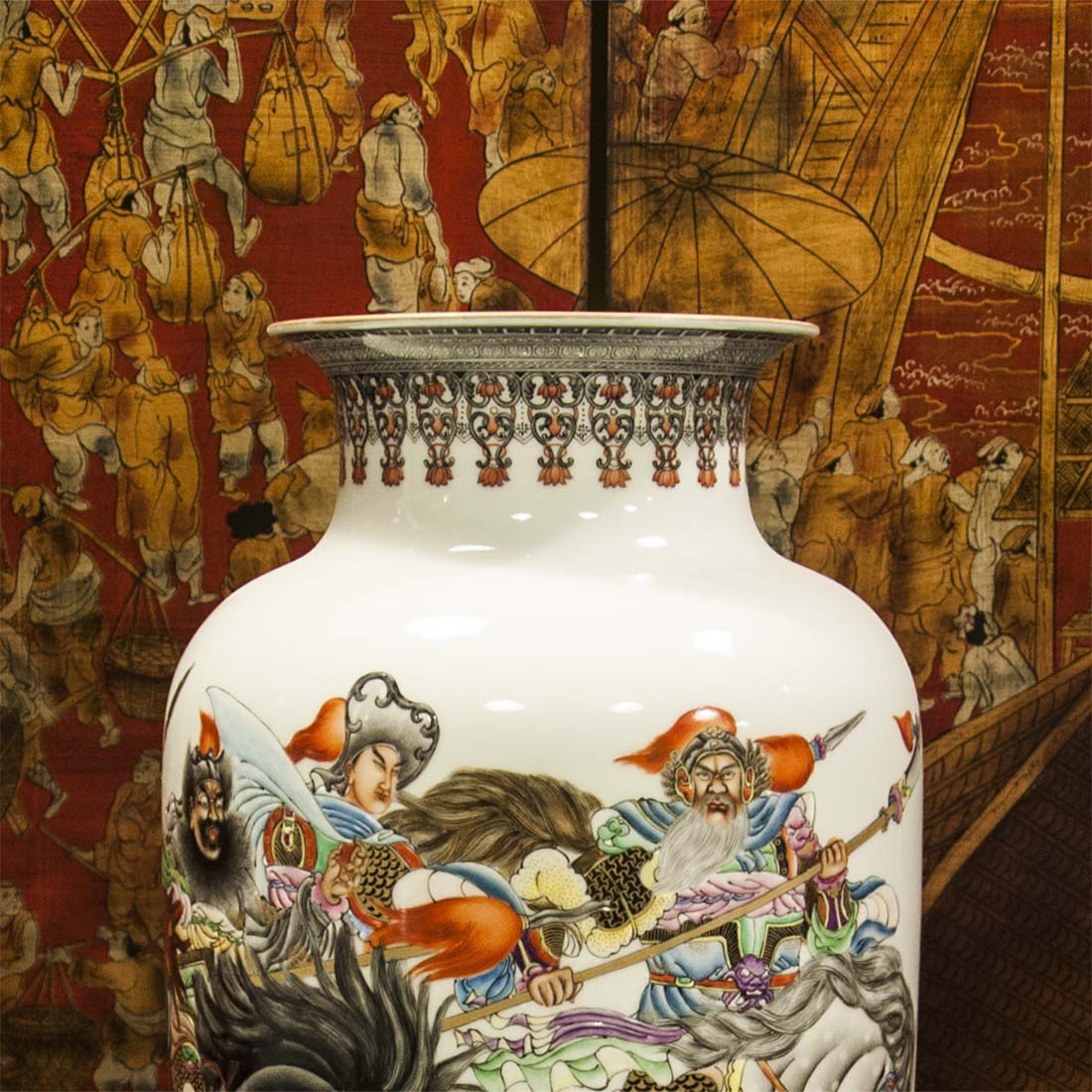 Китайская ваза с изображением персонажей из китайского эпоса “Троецарствие” в интернет-студии декора / шоурум | ChinaHouse.studio