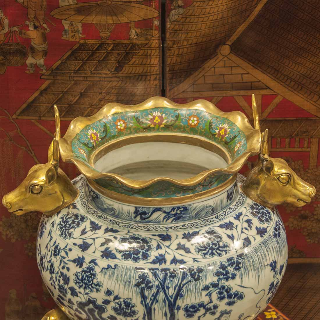 Китайская ваза, "Богатства и долголетия" бело-синий фарфор с бронзой в интернет-студии декора / шоурум | ChinaHouse.studio