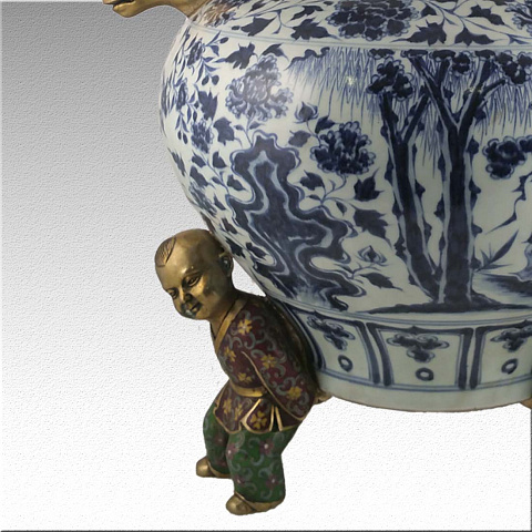 Китайская ваза, "Богатства и долголетия" бело-синий фарфор с бронзой в интернет студии декора / шоурум | ChinaHouse.studio
