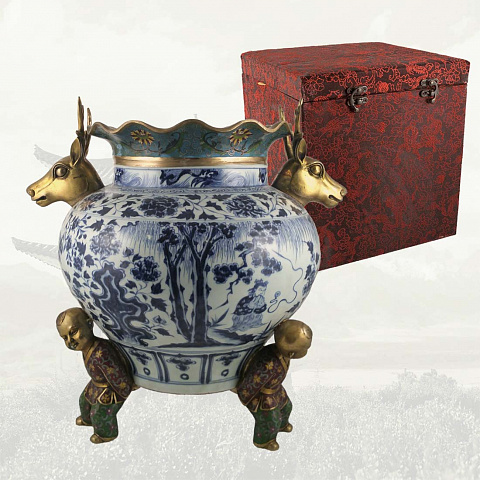 Китайская ваза, "Богатства и долголетия" бело-синий фарфор с бронзой в интернет студии декора / шоурум | ChinaHouse.studio